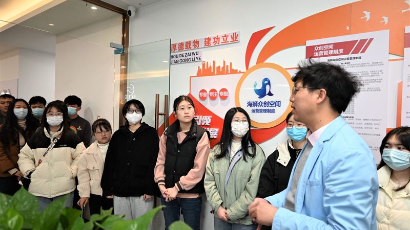 一套完整的户外直播设备通常包括以下几部分：